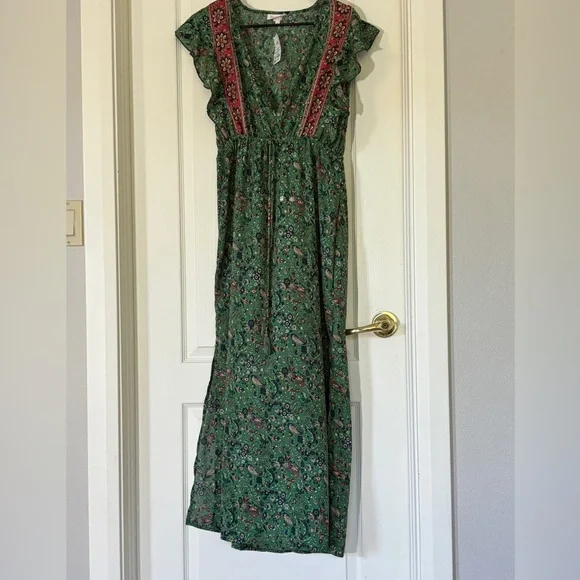 Boemo Green Boho Floral Maxi Dress NWT Size M Ruffle Sleeve - Picture 1 of 5